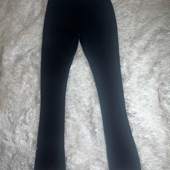 Zara Size LARGE black stretch fitting PANTS - Picture 2 of 4